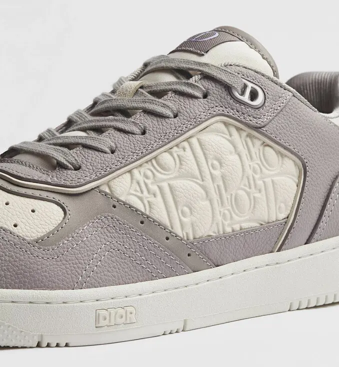 特里亞農灰和奶油色粒面小牛皮搭配奶油色 Dior Gravity 皮革 低筒運動鞋